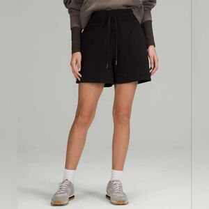 Lululemon Scuba High-Rise Short 5" Black Size 10